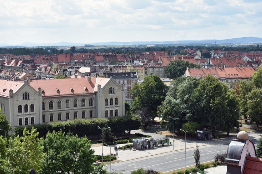 Tak wygląda Legnica widziana z dachu ratusza [ZDJĘCIA] 