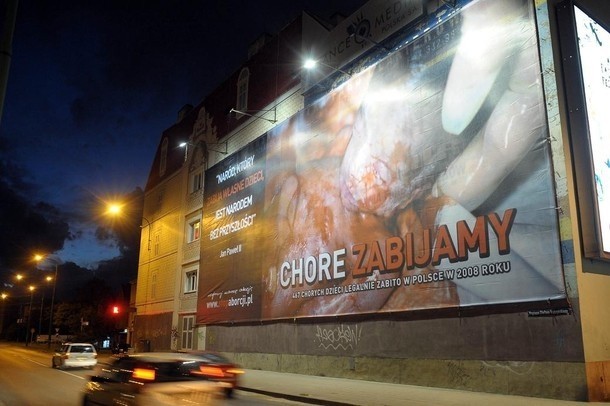 Trzy lata temu na Śródce zawisł ogromny billboard...