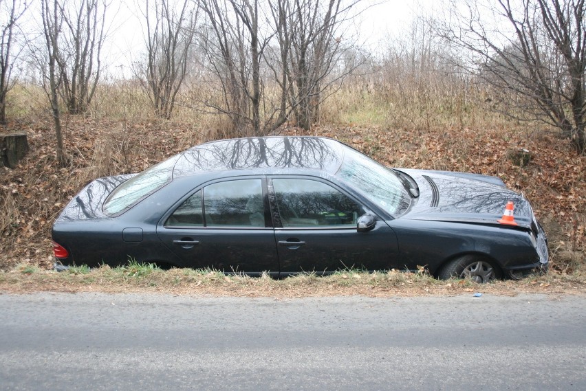 Zdjęcia Mercedesa z rozboju na taksówkarzu