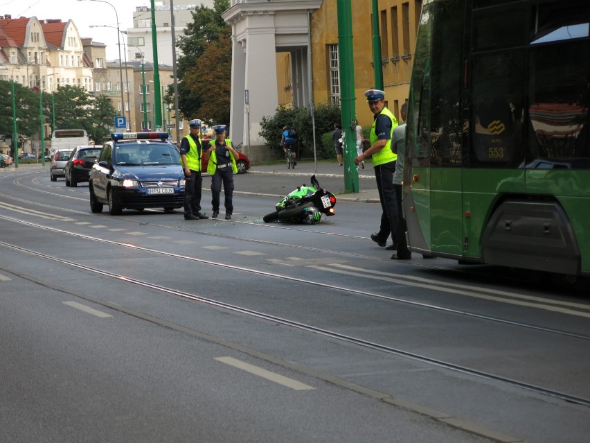 Wypadek w Poznaniu: Na Śniadeckich motocykl zderzył się z...