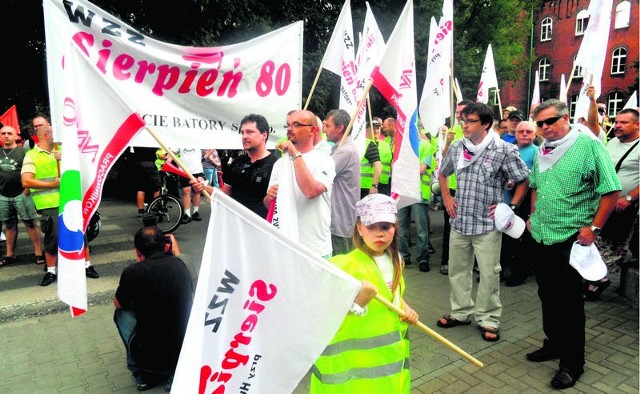 Już w ubiegłym roku organizacje związkowe protestowały pod siedzibą huty Batory