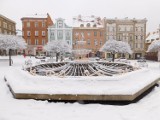 Wałbrzych: Rynek przykryty białym puchem (ZDJĘCIA)