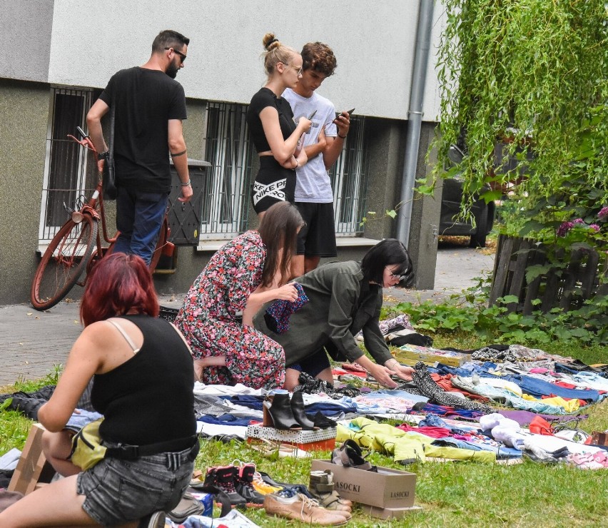 Szamotuły. Zbędne ubrania, sprzęty i przedmioty zyskały drugie życie! Piknik Wymiankowy po raz pierwszy w mieście