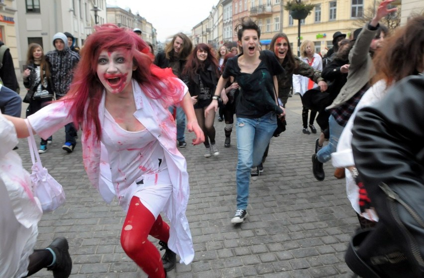 Zombie walk na ulicach Lublina [GALERIA ZDJĘĆ]