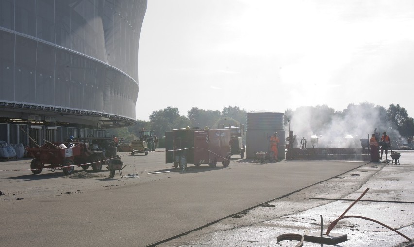 Esplanada, czyli deptak otaczający stadion. Z niego będziemy...