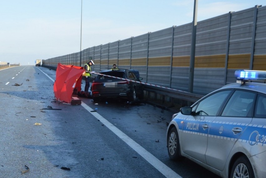 Tragedia pod Toruniem. Wypadek na autostradzie A1. Zobacz NOWE ZDJĘCIA!