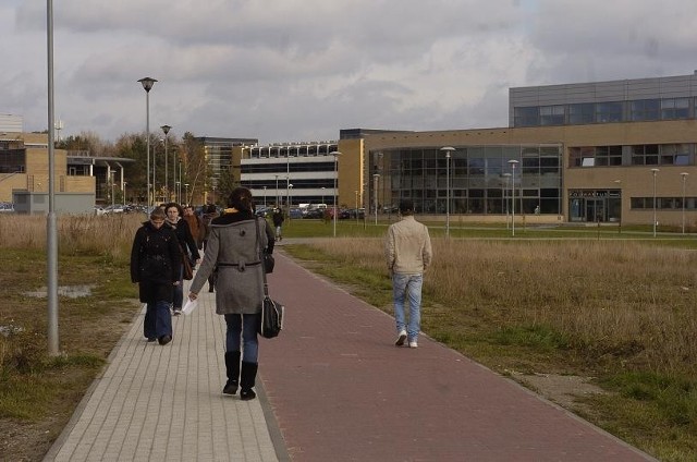 Studenci Wydziału Nauk Politycznych i Dziennikarstwa czwartek mają wolny! Tak zadecydował dziekan, gdy okazało się, że w elektrociepłowni Karolin doszło do awarii.