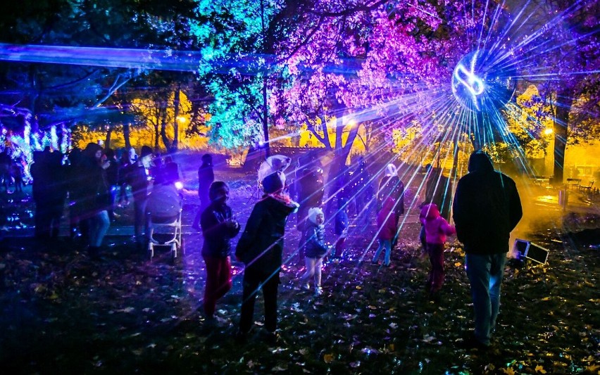 Baśniowy ogród świateł oczarował mieszkańców Bydgoszczy. Park Jana Kochanowskiego zamienił się w magiczny ogród