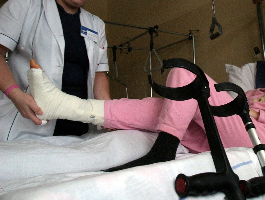 Oddziały ortopedyczne w szpitalach w Łódzkiem wypełnione są...