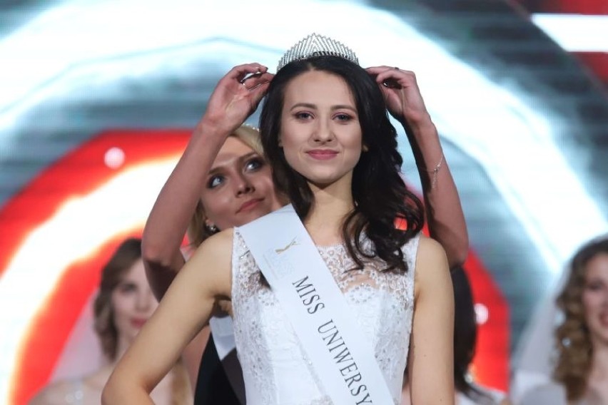 Magdalena Czech odbiera koronę dla najpiękniejszej studentki...