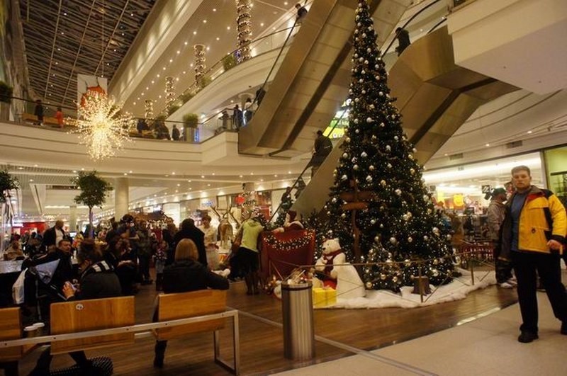 W galeriach handlowych trwa czas świątecznych zakupów.