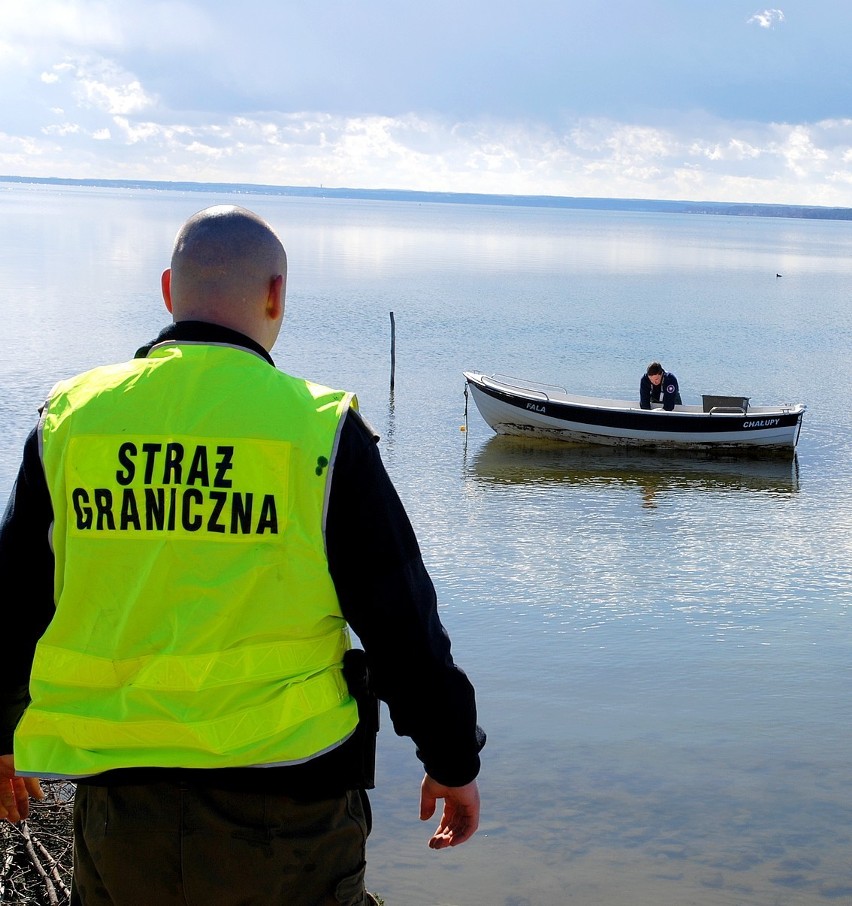 Kłusownicza łódź w Chałupach