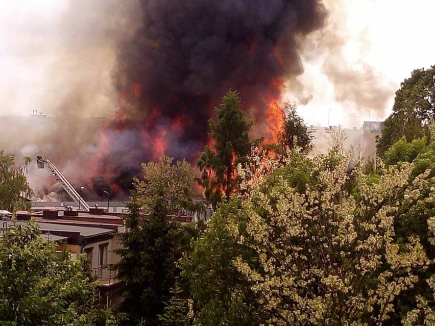 Wielki pożar w Radomsku. Płonie market Lidl