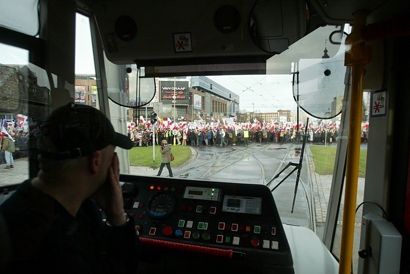 Demonstranci z PiS zablokowali centrum Wrocławia (ZDJĘCIA, FILMY)