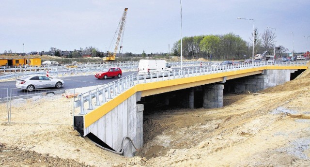 Przez nowy wiadukt na Bukowskiej, który stoi za centrum handlowym King Cross, jeżdżą już samochody