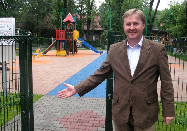 Piotr Kopeć zapowiada, że plac przy jego szkole będzie czynny codziennie przez kilka godzin