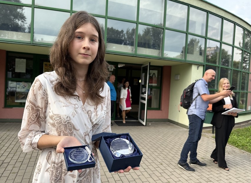 Najlepsi uczniowie w Tomaszowie otrzymali nagrody prezydenta...