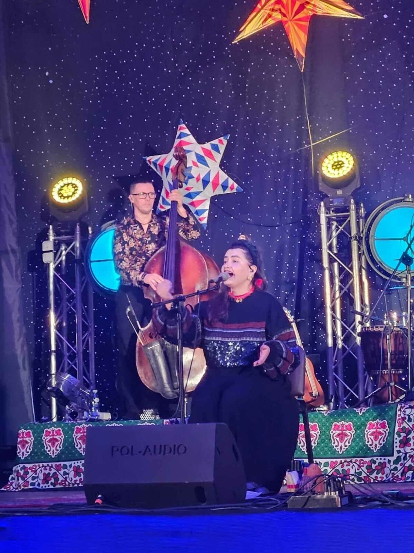 Wyjatkowo udany koncert noworoczny w Siennicy Różanej. Gwiazdą wieczoru był folkowy zespół "Dikanda". Zobacz zdjęcia