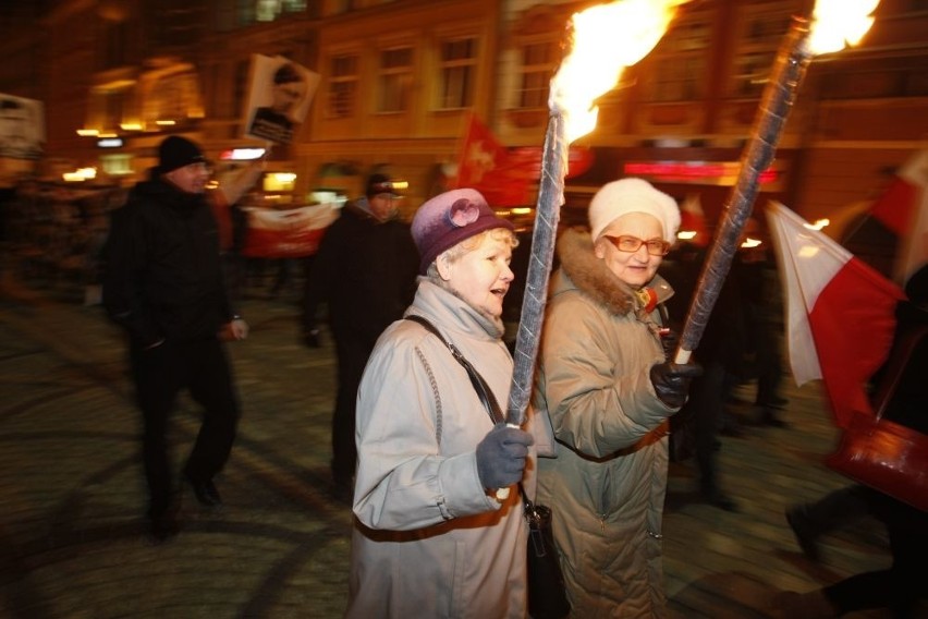 Marsz Pamięci przeszedł ulicami Wrocławia. Są zatrzymani (ZDJĘCIA)