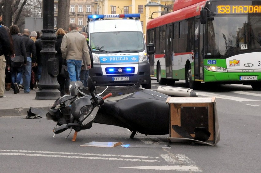 Wypadek na ul. Lipowej: Skuter zderzył się z mazdą (ZDJĘCIA)