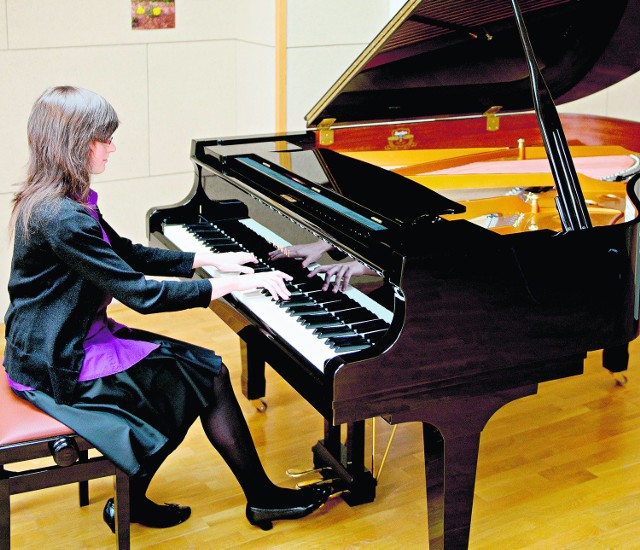Uczniowie już ćwiczą na nowych fortepianach. Dotąd mieli do dyspozycji jedynie mocno wysłużone instrumenty