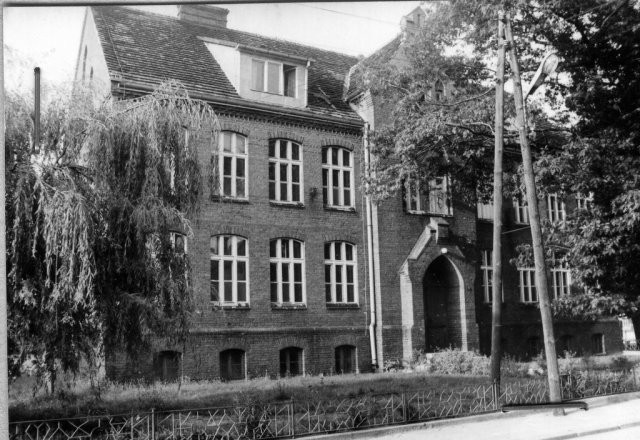 Szkoła przy ulicy Szkolnej.