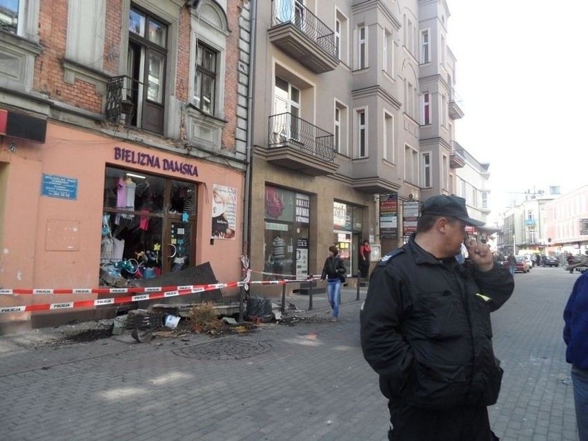 Sosnowiec, ul. Targowa 6 - balkon odpadł od kamienicy