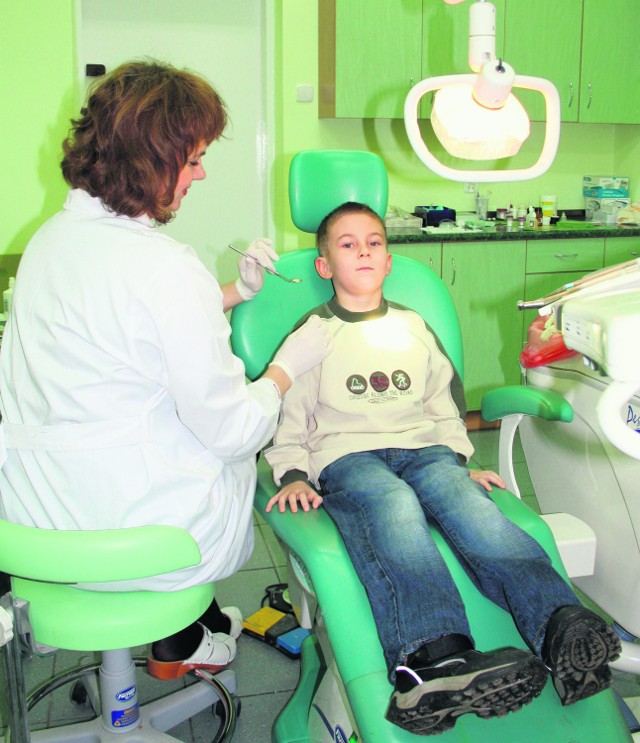 Patryk Kozioł, przedszkolak z Olkusza, we wtorek dzielnie poddawał się zabiegom dentysty