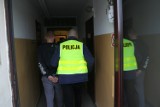 Kradzieże w sklepach w Rypinie. Ukradli 34 butelki alkoholu za prawie 4,5 tys. złotych