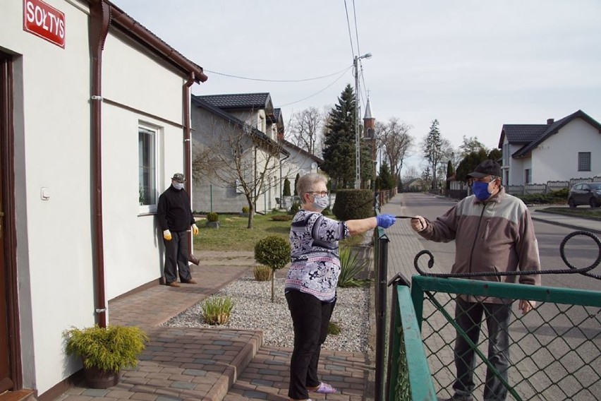 Maseczki trafiają do mieszkańców gminy Rogowo [zobacz zdjęcia]