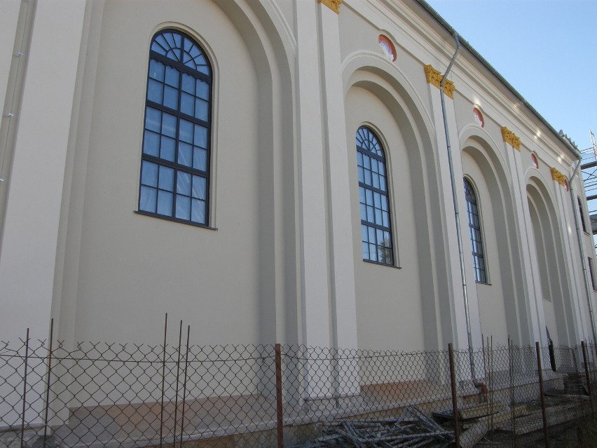 Dąbrowa Tarnowska: synagoga odsłania wnętrze [ZDJĘCIA]