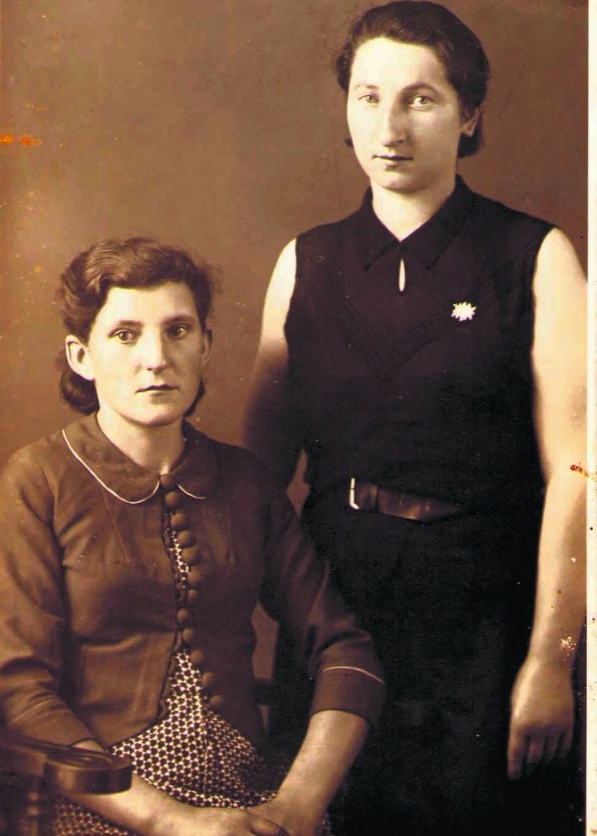 Stefa (z lewej) z koleżanką w Danzig
