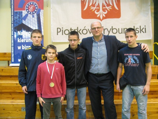 Zawodnicy z Miastka z dwukrotnym złotym medalistą olimpijskim Andrzejem Wrońskim