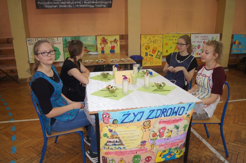 Wieluń: Uczniowie Gimnazjum nr 1 promują zdrową żywność[Zdjęcia]