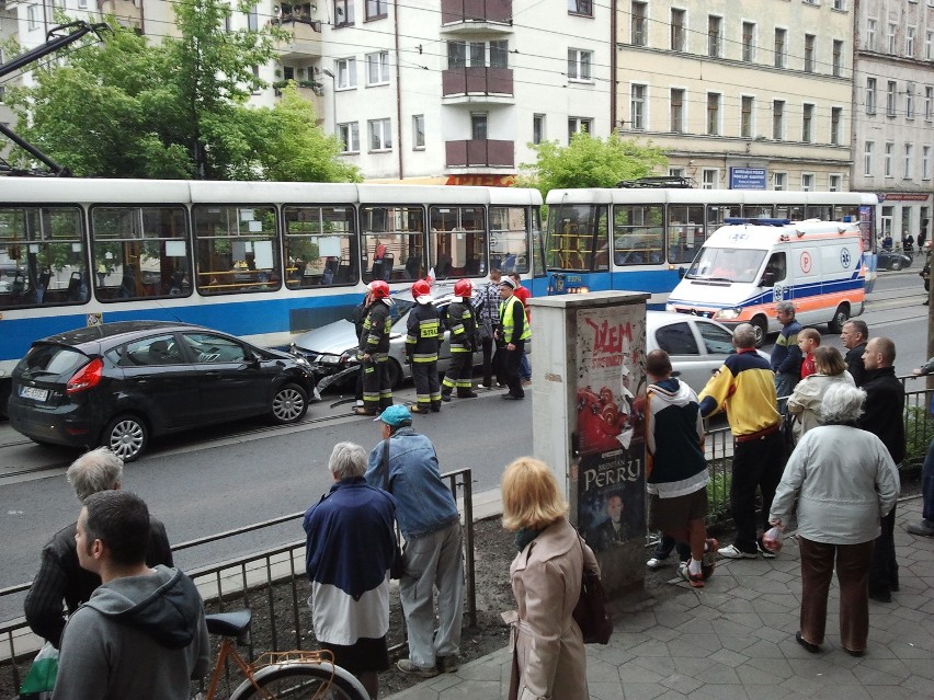 Wrocław: Wypadek na ul. Traugutta (ZDJĘCIA)