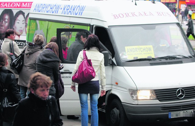 Złapanie busa, w którym są wolne miejsca, zaczyna graniczyć z cudem