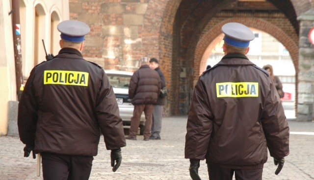 - Zamknij się, psie - usłyszał od sędziego jeden z policjantów. Funkcjonariusze wezwali na miejsce dyżurnego prokuratora.