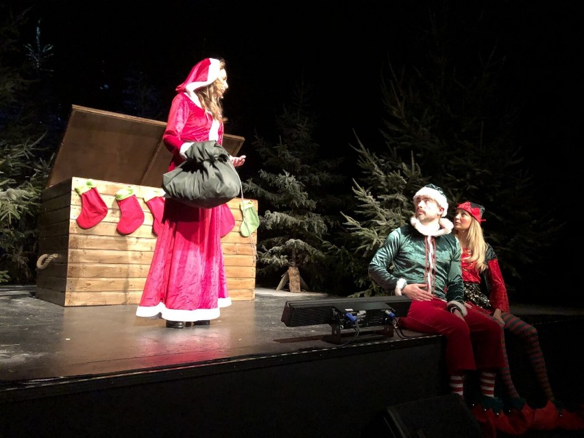 Gdzie jest Święty Mikołaj? Teatr Miejski w Lesznie zaprasza na spektakl "Kufer Świętego Mikołaja" ZDJĘCIA