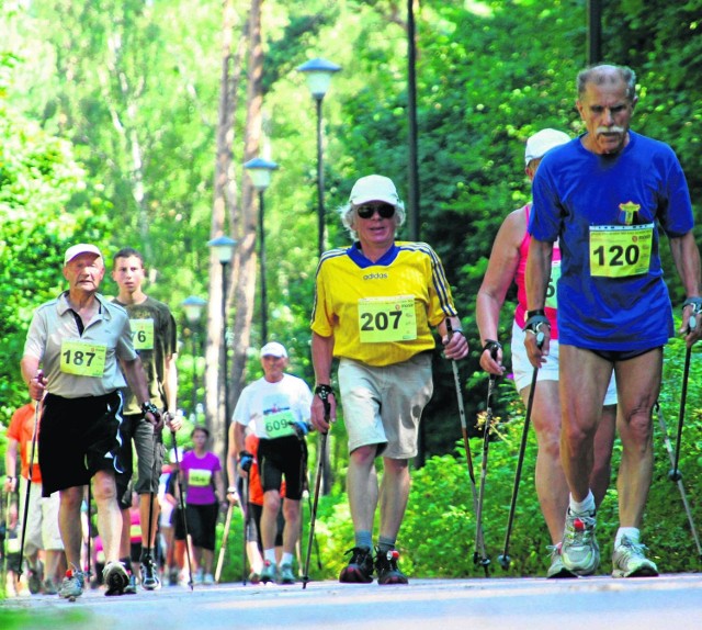 Nordic walking zyskuje coraz większą popularność