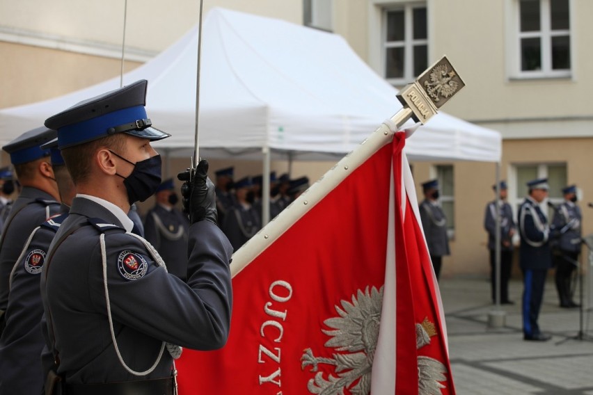 W Komendzie Wojewódzkiej Policji w Poznaniu odbyło się uroczyste ślubowanie nowo przyjętych funkcjonariuszy