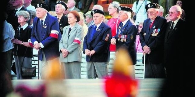 Obchody rocznicowe przed pomnikiem Armii Poznań były szczególnym wydarzeniem dla uczestników tamtych wydarzeń