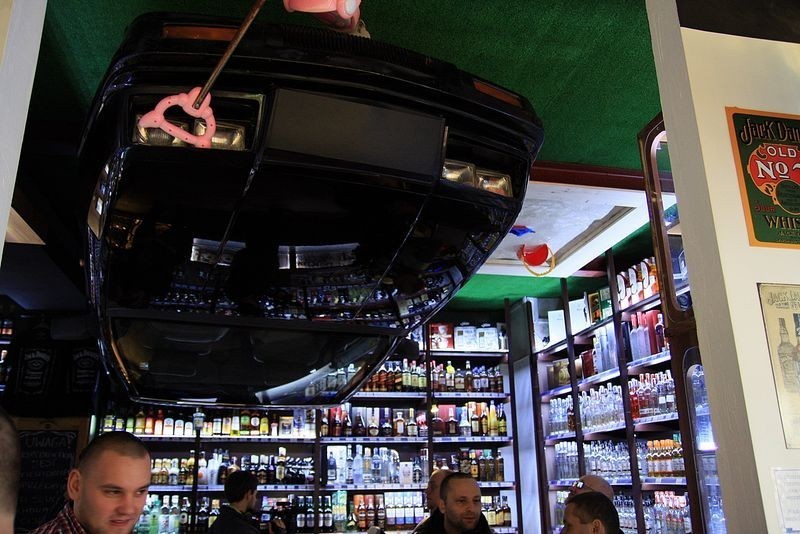 Nie prowadź samochodu pod wpływem alkoholu. Kabaret Limo w gdyńskim monopolowym [ZDJĘCIA]