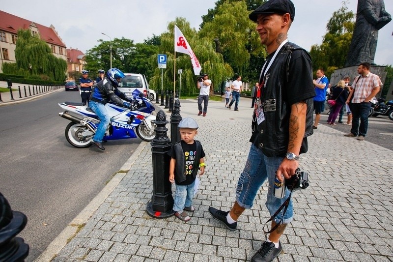 Parada około 150 motocyklistów rozpoczęła w Poznaniu obchody...