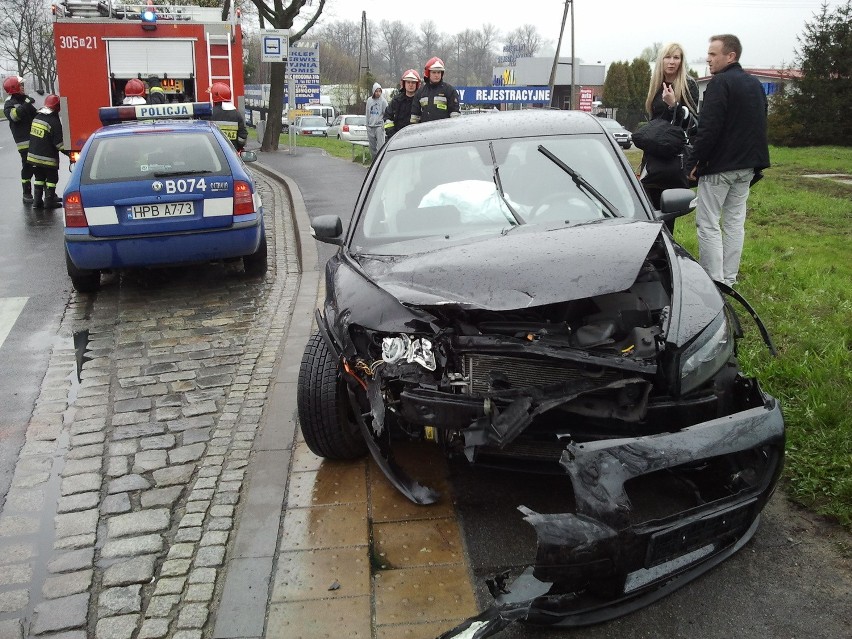 Wrocław: Groźny wypadek na ulicy Żmigrodzkiej (ZDJĘCIA)