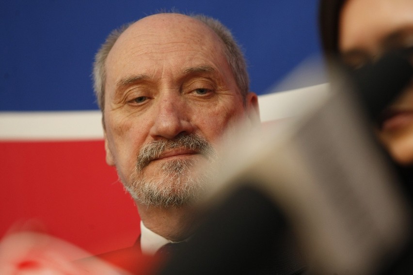 Wrocław: Macierewicz przywiózł eksperta z USA (ZOBACZ)