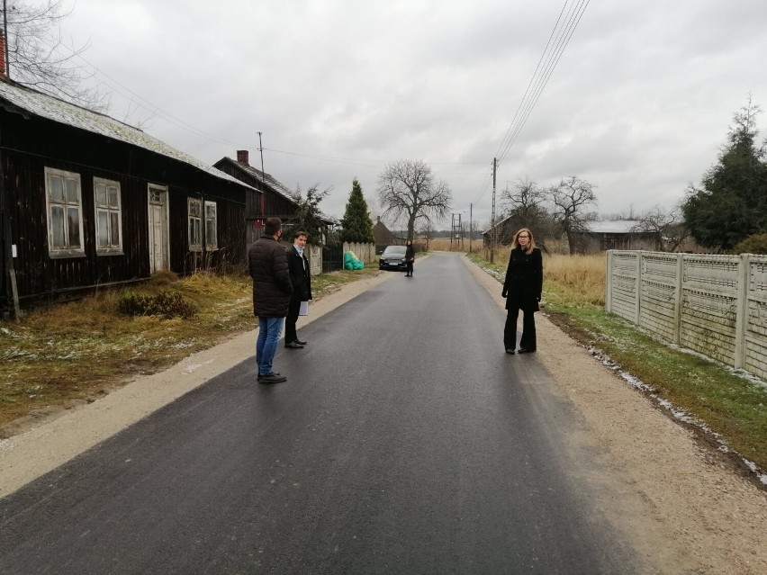 Władze powiatu oglądają drogi. Lustracja powiatowych dróg na terenie gmin Gidle oraz Lgota Wielka