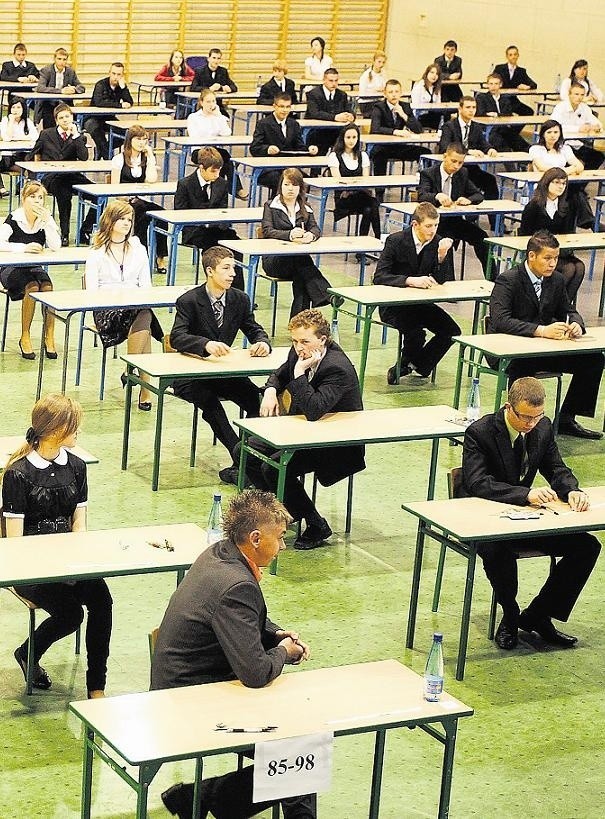 W tym roku gimnazjaliści wypadli na testach gorzej niż ich koledzy, którzy zdawali egzaminy w 2010 r.