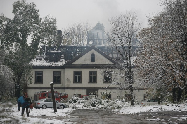 Spłonął zabytkowy dworek w Zabrzu-Mikulczycach