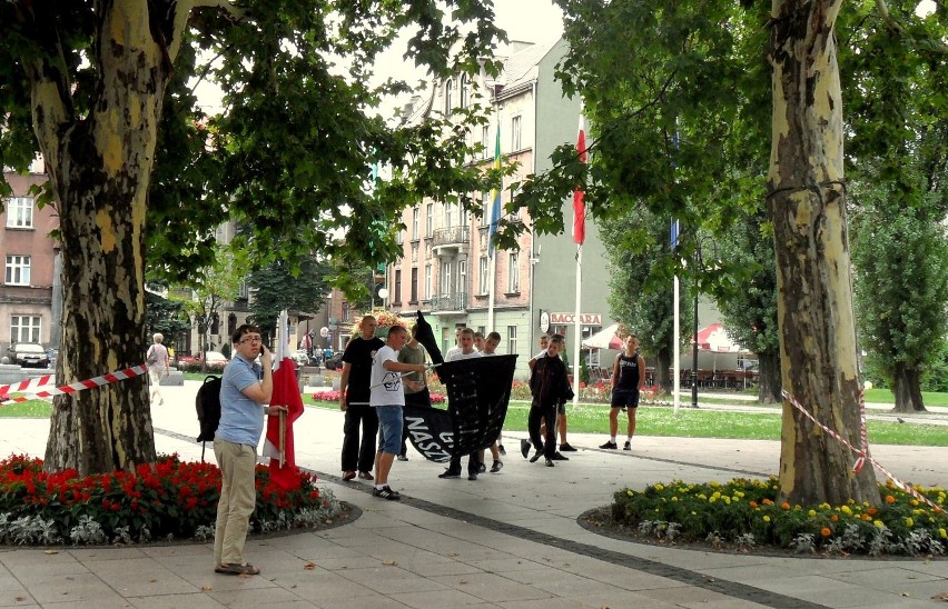 Siemianowice: Protest przeciwko prezydentowi. Prowadził go Piotr Ikonowicz [ZDJĘCIA + WIDEO]