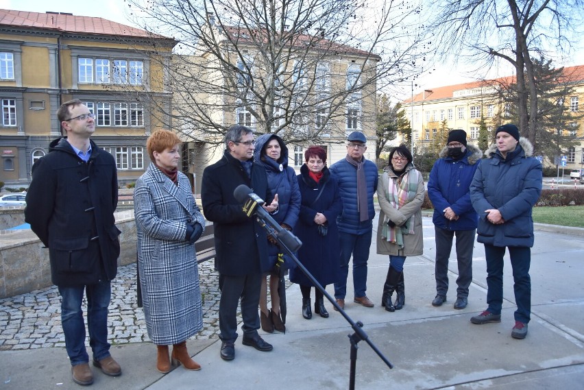 Prezydent Tarnowa Roman Ciepiela zorganizował konferencję...